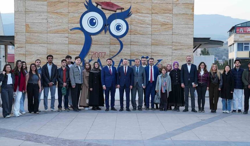 Cem Şahin ve Rektör Kırışık Sosyalfest'te öğrencilerle buluştu