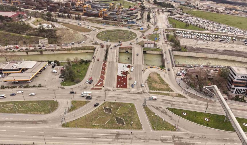 Karabük Belediyesi kavşaklara estetik kazandırmaya devam ediyor