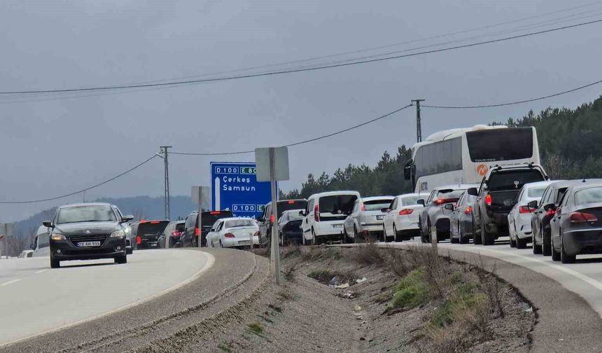 Bayram Dönüşü: Kemikli Rampalarında İstanbul Yönünde Yoğun Trafik Başladı