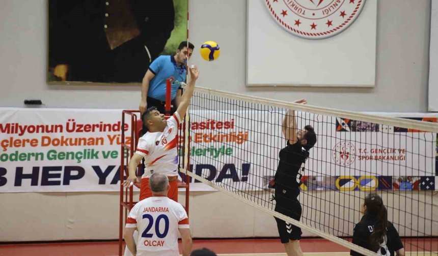Gençlik Haftası kapsamında kurumlar arası voleybol turnuvası başladı