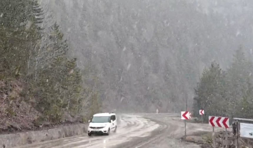 Karabük'ün yüksek kesimlerinde kar yağışı yeniden başladı