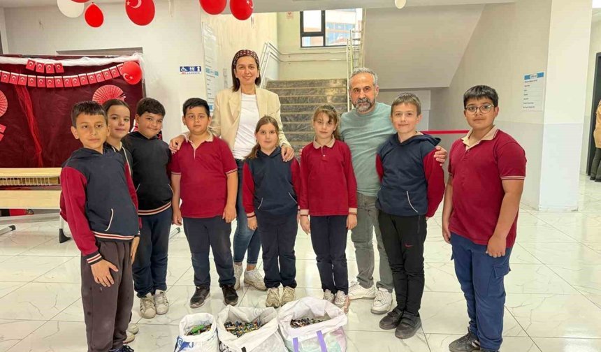 Minik öğrencilerden anlamlı proje: kapı kapı dolaşıp atık pil topladılar