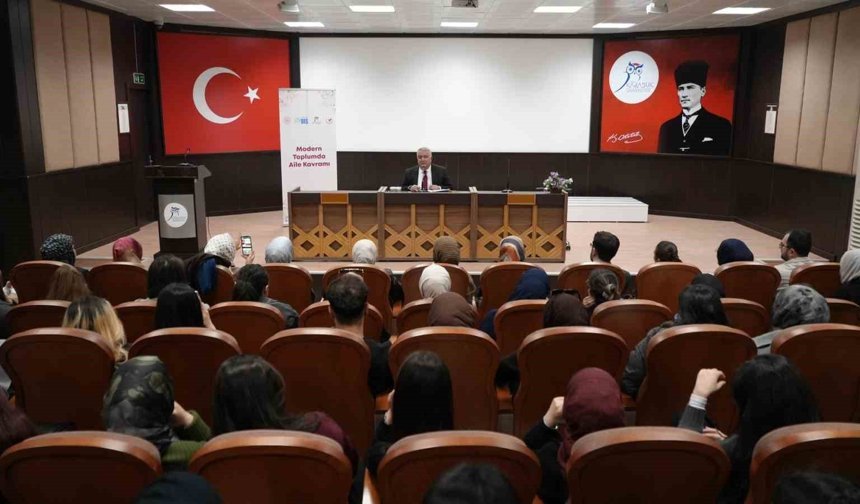 Karabük Üniversitesinde 'Modern Dünyada Aile' konferansı düzenlendi