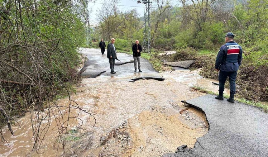 Karabük'te çöken köy yolu yeniden ulaşıma açıldı