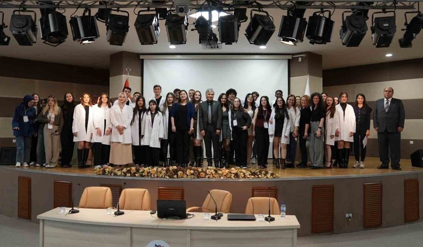 KBÜ'de kimya öğrencileri için önlük giyme töreni düzenlendi