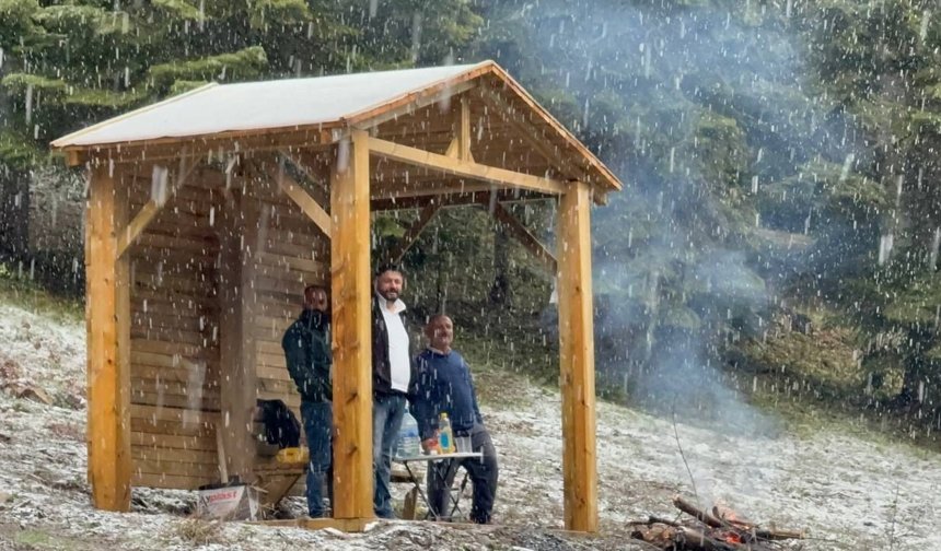 Mayıs'ta kar sürprizi: Doğa beyaza büründü
