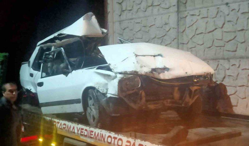 Otomobil 50 metreden şarampole uçtu: 2 kişi araçtan atlayarak kurtuldu
