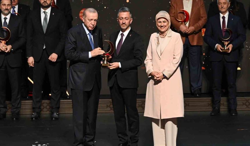 Cumhurbaşkanı Erdoğan'dan KARDEMİR'e 'Yılın Kurumsal Kan Bağışçısı' ödülünü