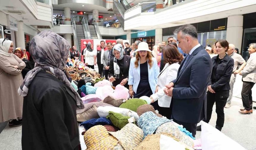 Karabük'te kursiyerlerinin el emeği ürünleri sergilendi