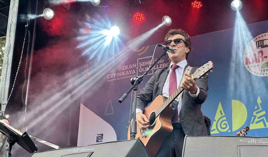 8. Aladağ Şenlikleri'nde Ayna ve Mahmut Tuncer rüzgarı esti