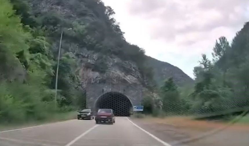 Bütün trafik kurallarını hiçe sayan sürücü görüntülendi