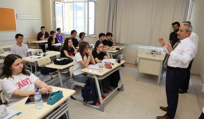 Akbaş DYK kurslarında öğrencilerle buluştu