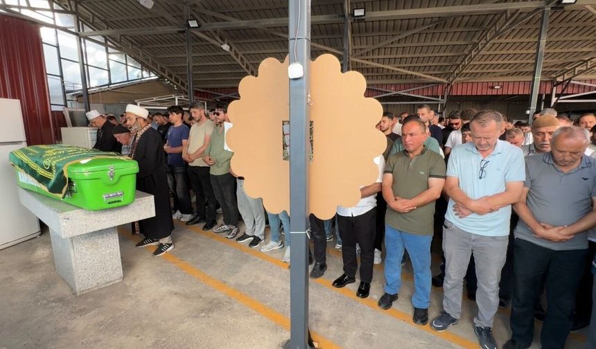 Elektrik akımına kapılarak hayatını kaybeden genç toprağa verildi