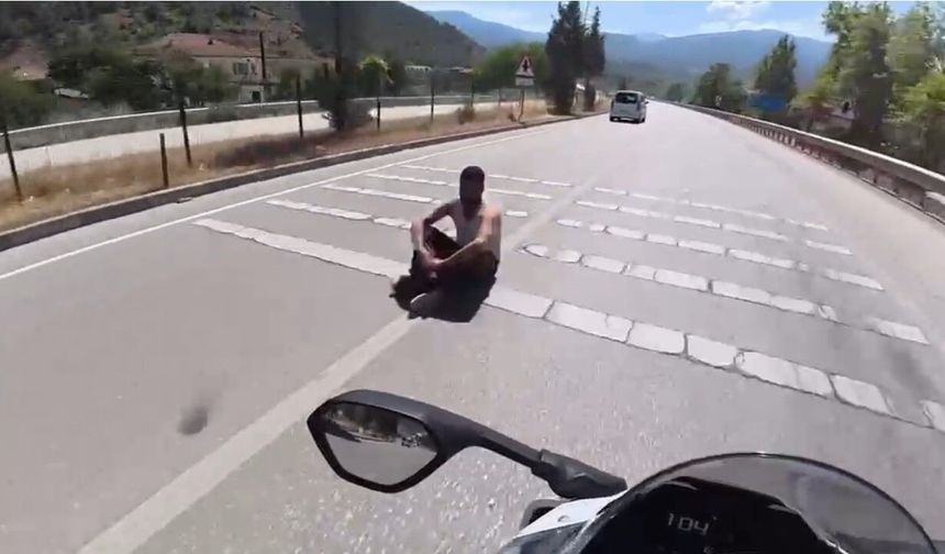 Kara yolunda ölümüne tehlike: Biri oturdu, diğeri yürüdü