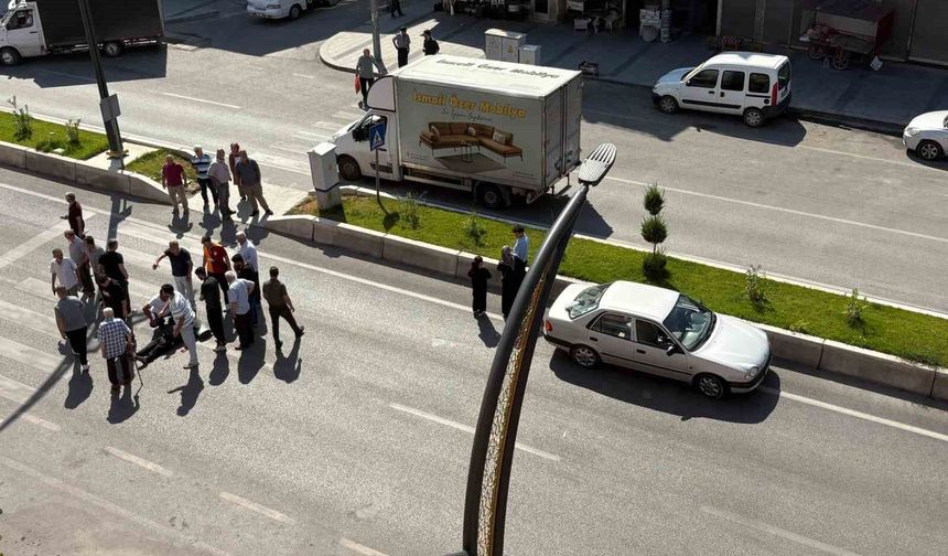 Yaya geçidinde otomobilin çarptığı yaşlı adam yaralandı