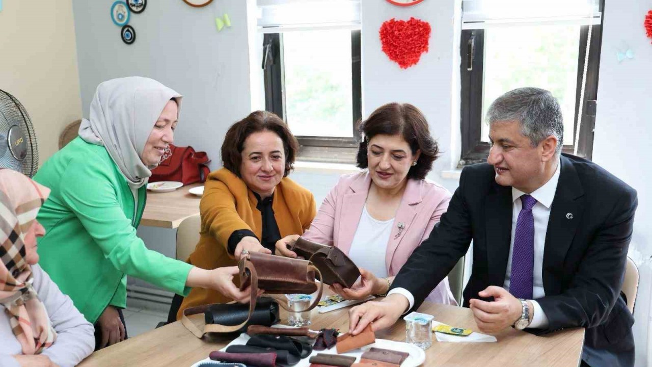 Vali Yavuz Aile Destek Merkezinde kadınlarla buluştu