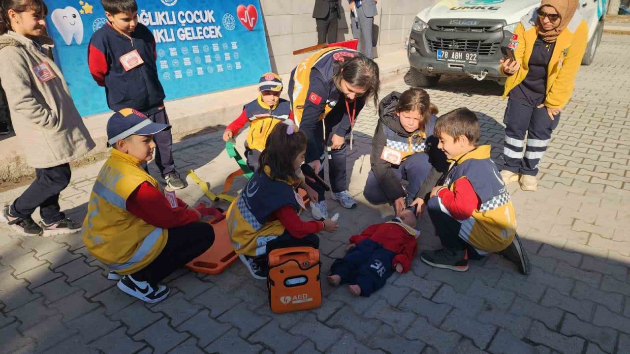 "Sağlıklı Çocuk, Sağlıklı Gelecek" programı devam ediyor