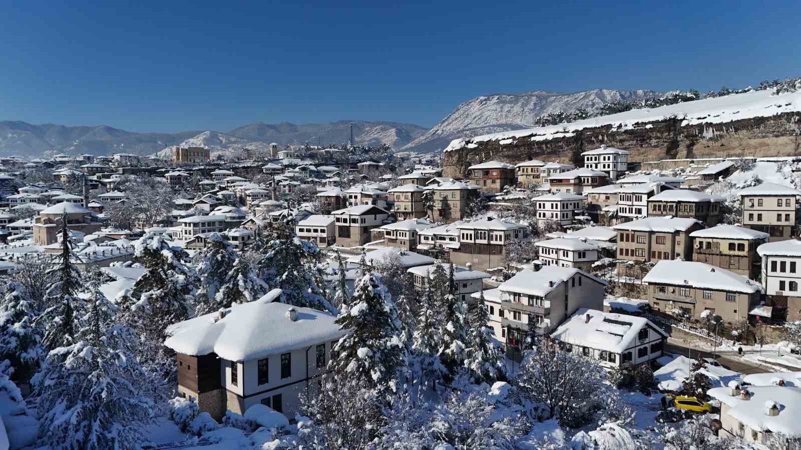 Kar altında masalsı görüntüler sunan UNESCO Kenti Safranbolu dron ile görüntülendi