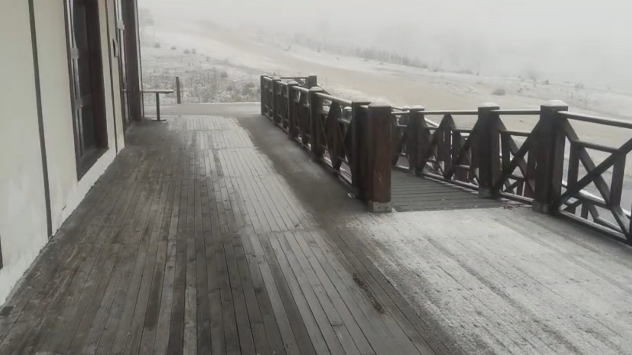 Keltepe Kayak Merkezine mevsimin ilk karı düştü