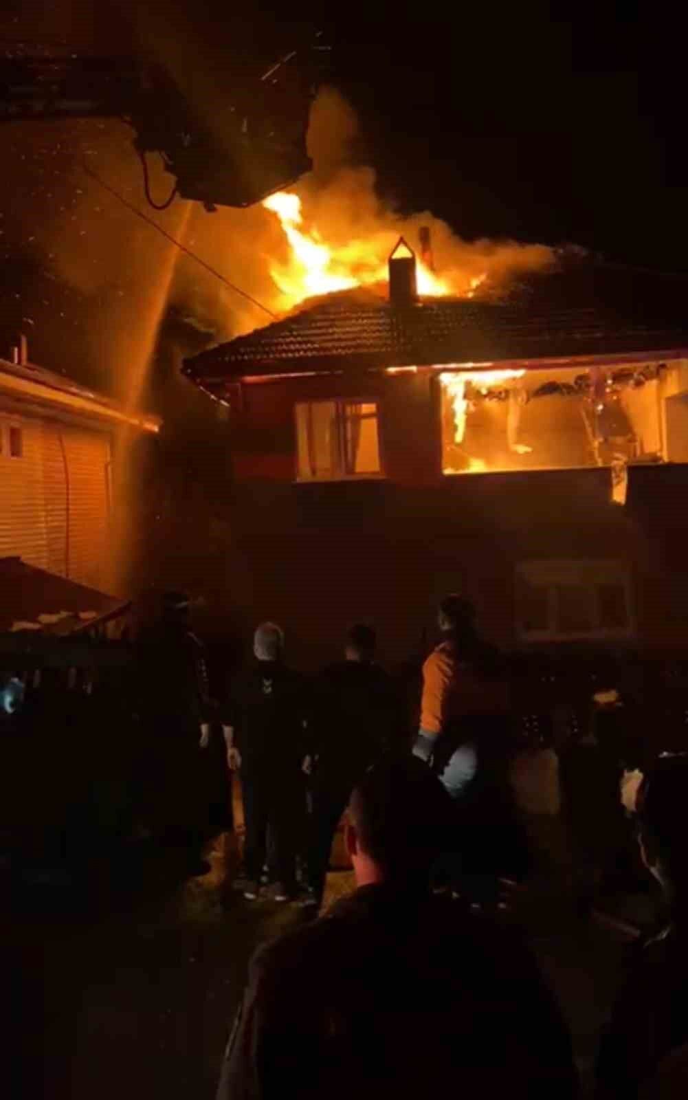 Karabük'te iki katlı evde korkutan yangın