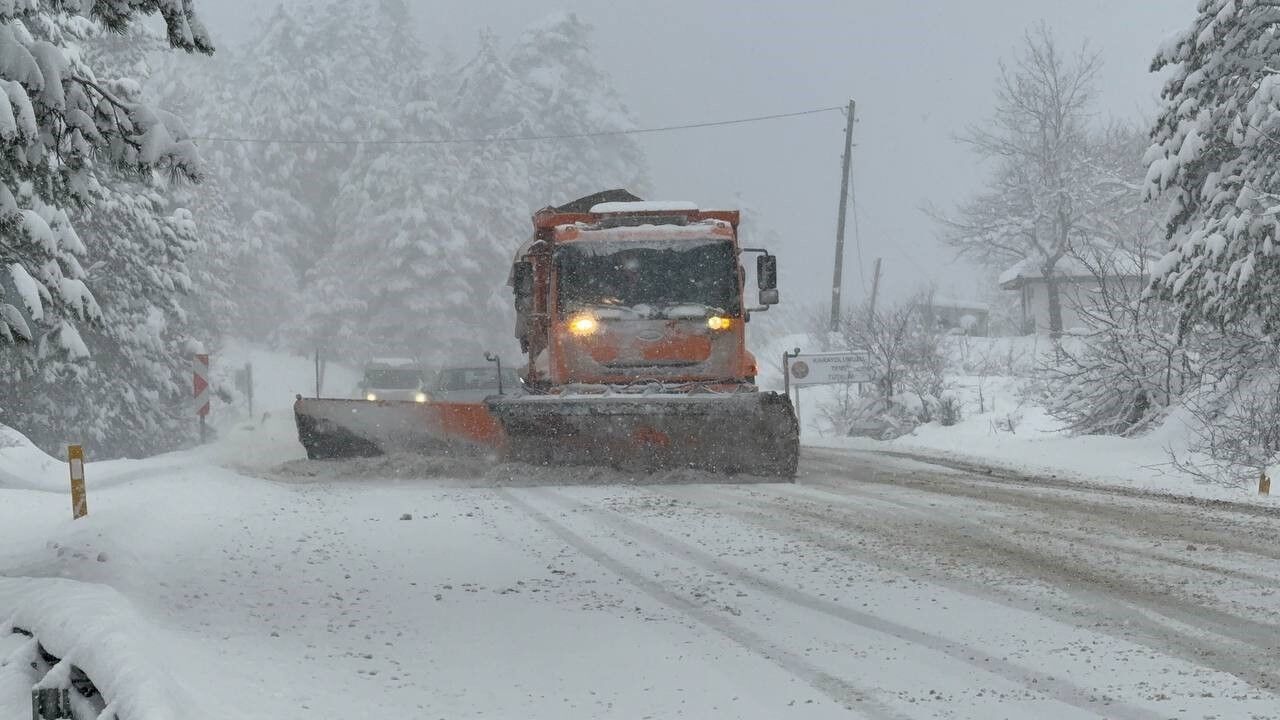 Ahmetusta geçidi'nde kar mesaisi: Ekipler seferber oldu