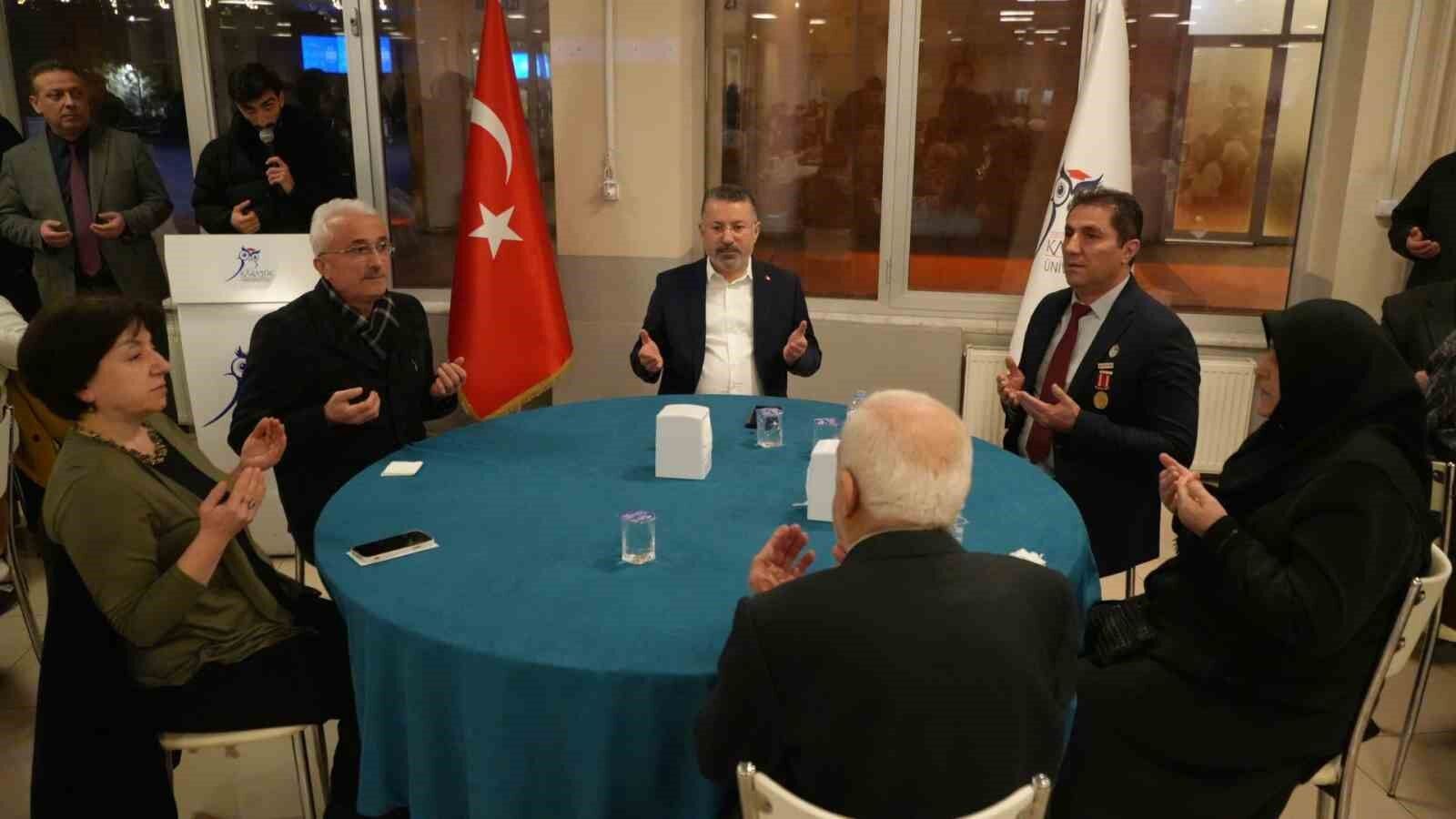 Karabük Üniversitesi'nde şehitler için iftar programı düzenlendi