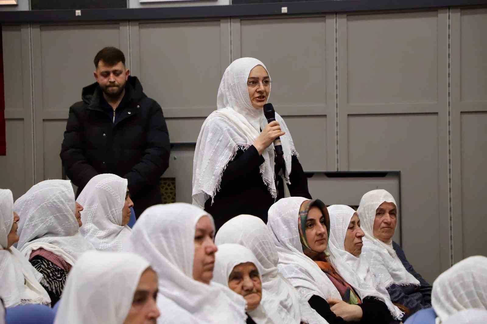 Karabüklü kadınlardan Başkan Güneş'e yöresel kıyafetli destek