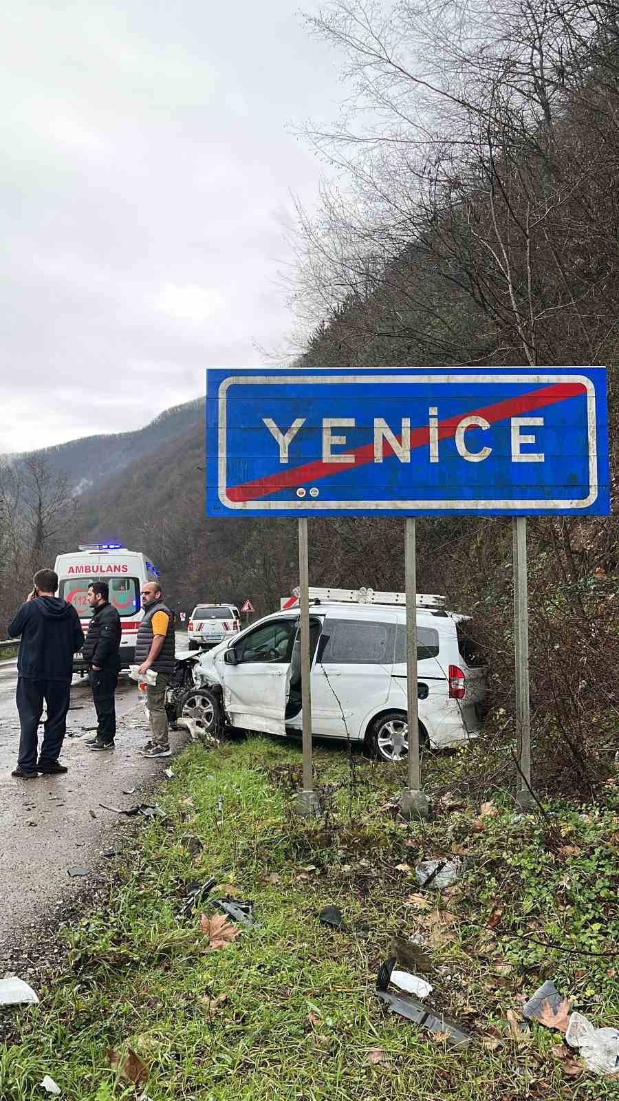Karabük'te iki otomobil kafa kafaya çarpıştı: 5 yaralı