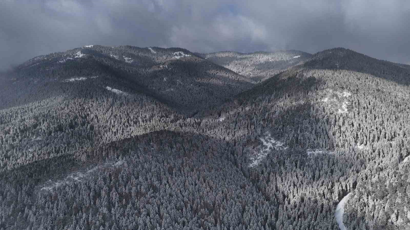 Karabük'ün yüksek kesimlerinde kar yağışı etkili oluyor