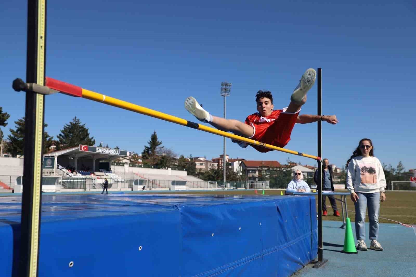 Safranbolu'da okul sporları atletizm yarışları gerçekleşti